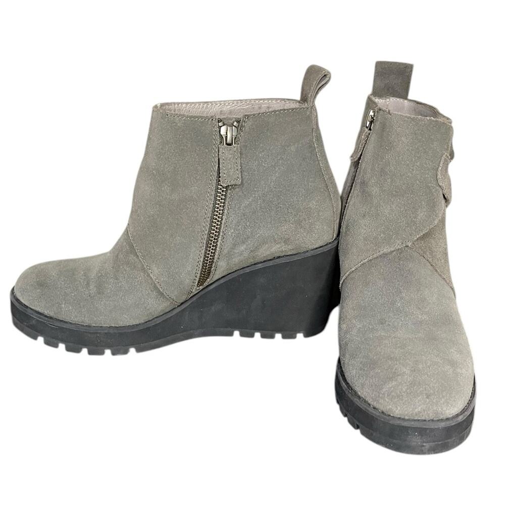 NWOB EILEEN FISHER Gray Suede Wedge Wrap & Belt‎ Detail Women's Size 8